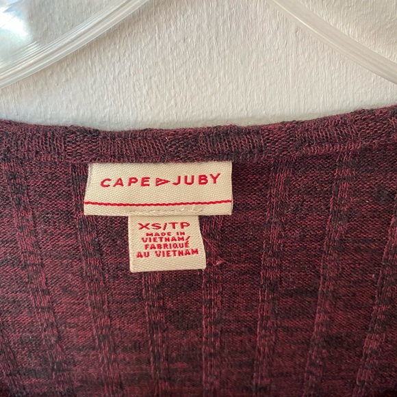 Maroon long sleeve. Detailed chest. - Picture 3 of 3